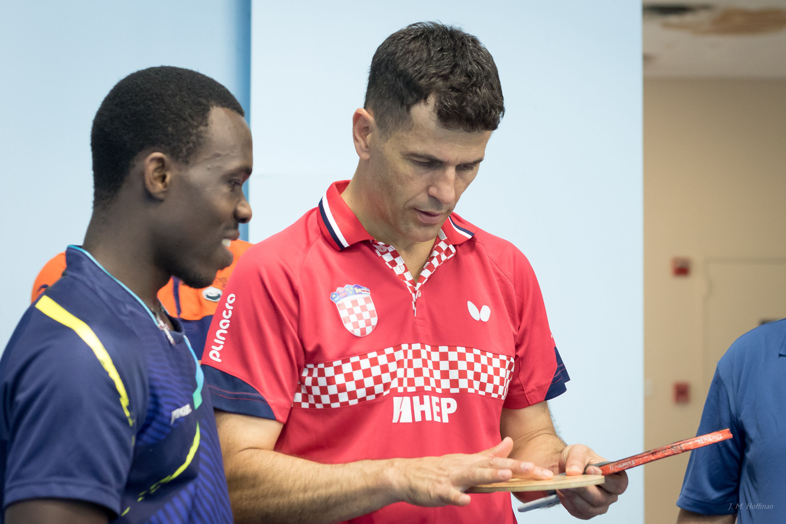 Zoran gives Kokou a magic paddle.: 